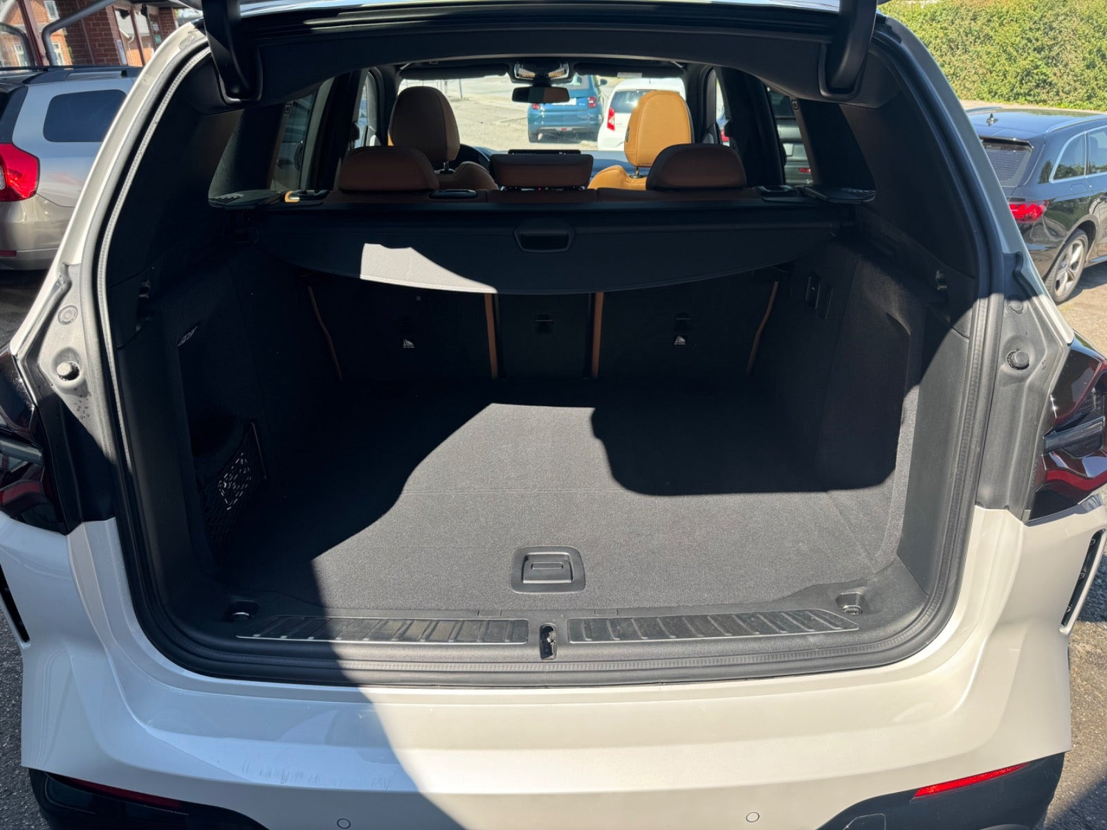 Hvid BMW iX3 fra 2022