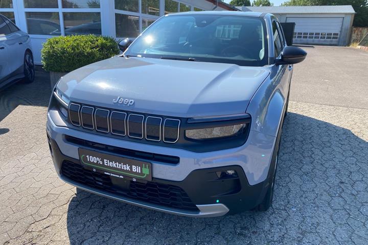 Grå Jeep Avenger fra 2025