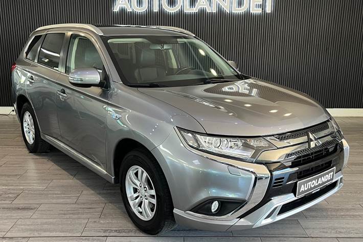 Grå Mitsubishi Outlander fra 2020