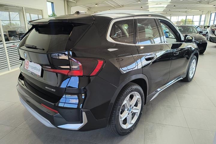 Sort BMW iX1 fra 2025