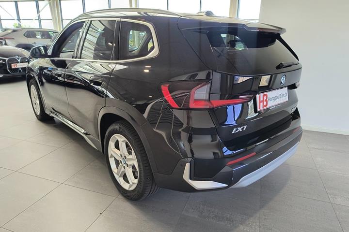 Sort BMW iX1 fra 2025