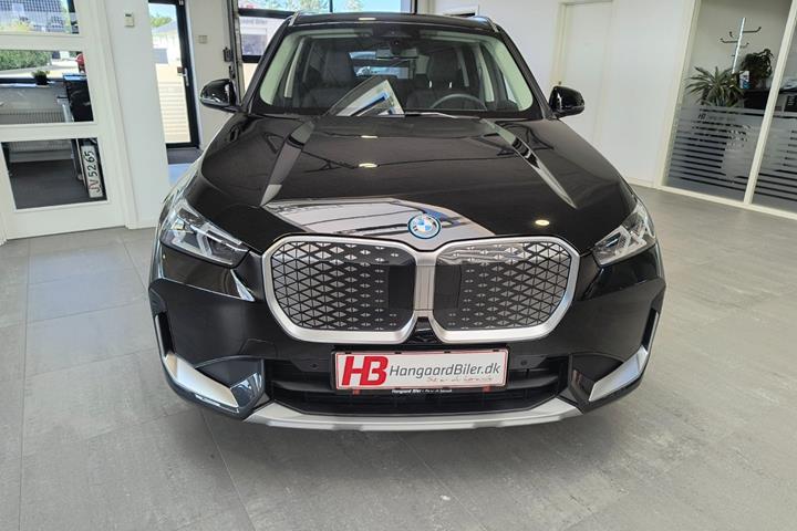 Sort BMW iX1 fra 2025