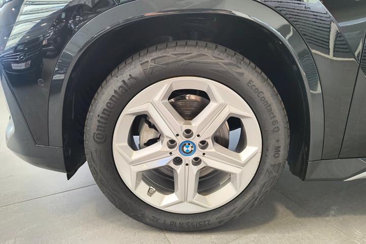 Sort BMW iX1 fra 2025
