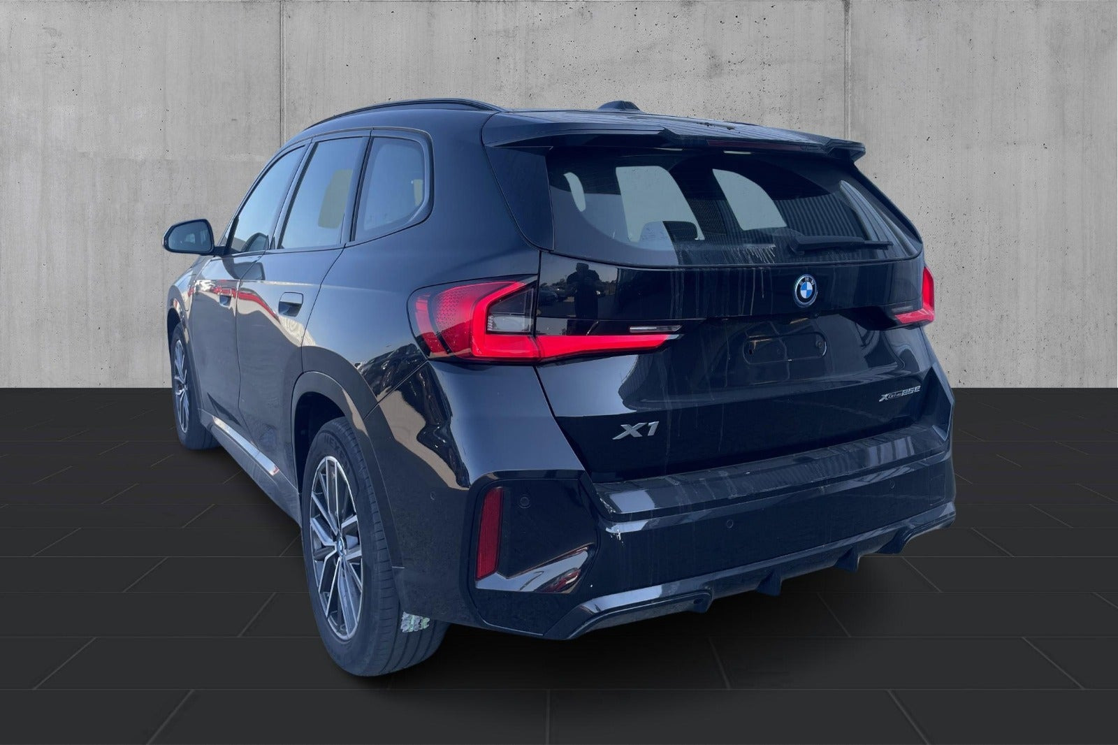 Sort BMW X1 fra 2023