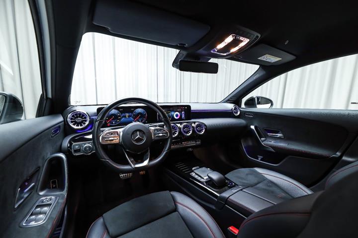 Hvid Mercedes A200 fra 2023