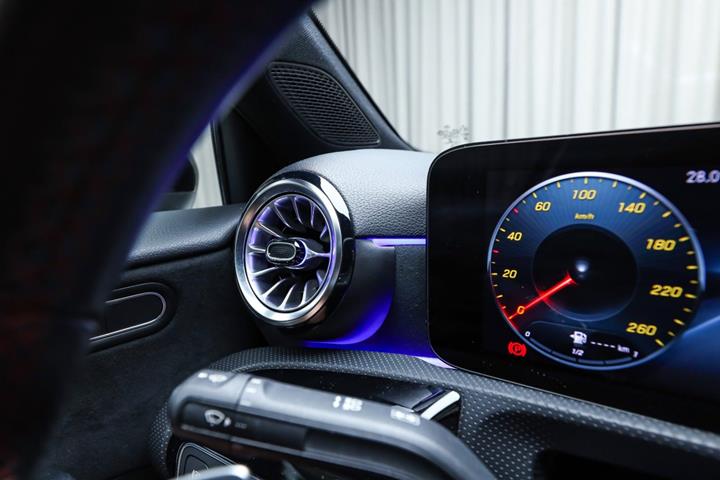 Hvid Mercedes A200 fra 2023
