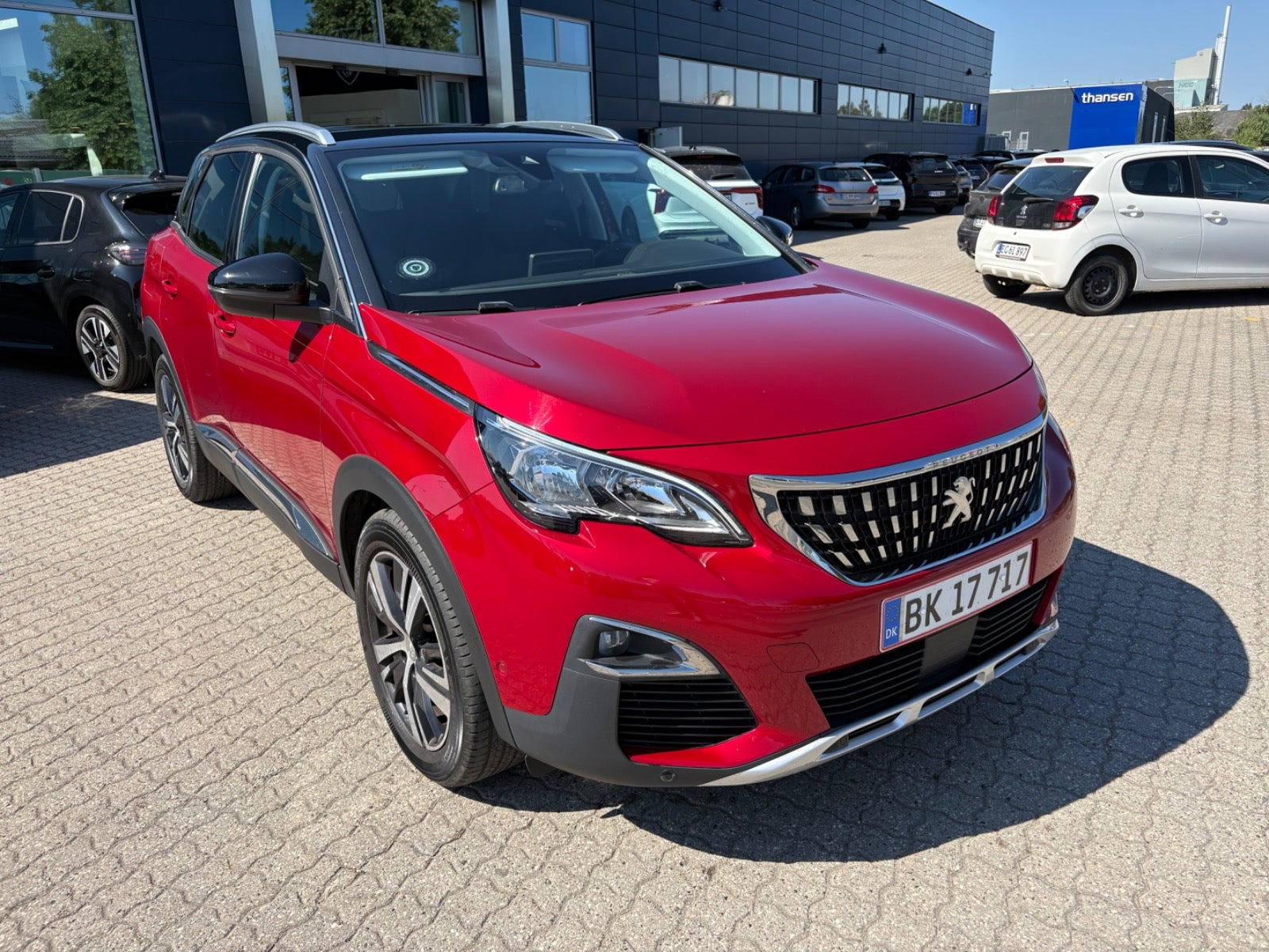 Rød Peugeot 3008 fra 2017