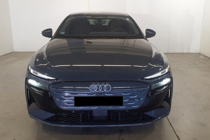 Blå Audi A6 e-tron fra 2025