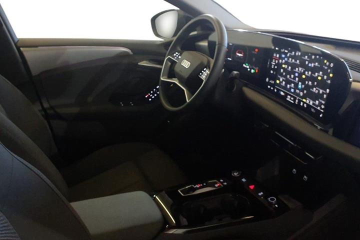 Blå Audi A6 e-tron fra 2025