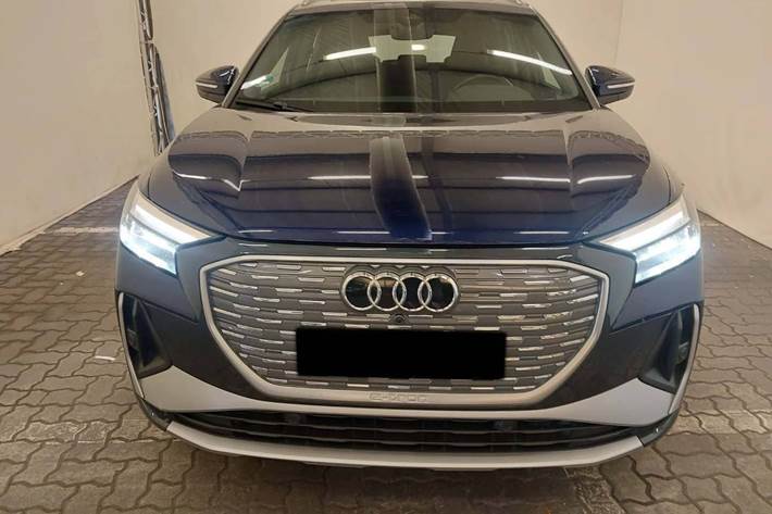 Blå Audi Q4 e-tron fra 2023