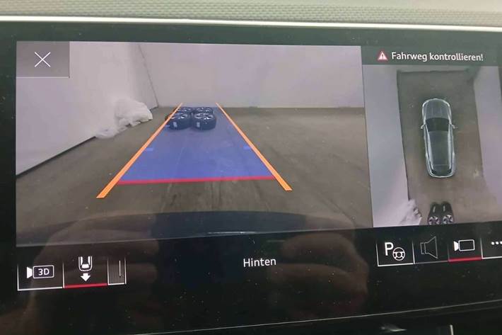 Blå Audi Q8 e-tron fra 2024