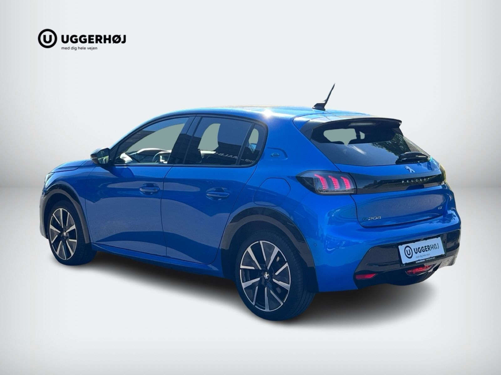 Blå Peugeot e-208 fra 2022