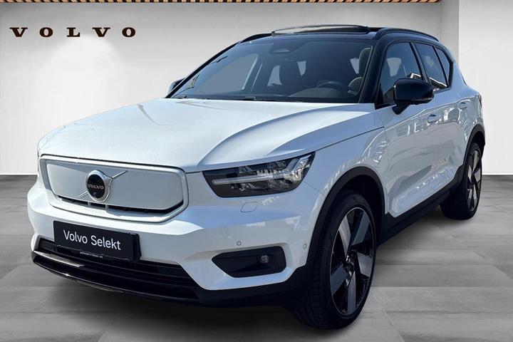 Hvid Volvo XC40 fra 2022 set udefra