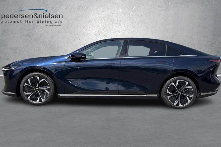 Blå Mazda 6e fra 2025