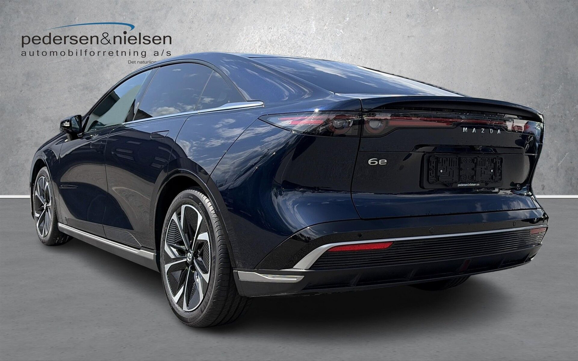 Blå Mazda 6e fra 2025