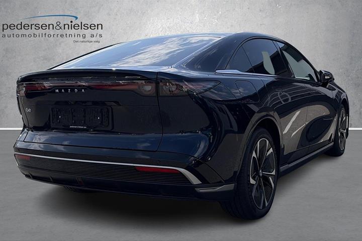 Blå Mazda 6e fra 2025