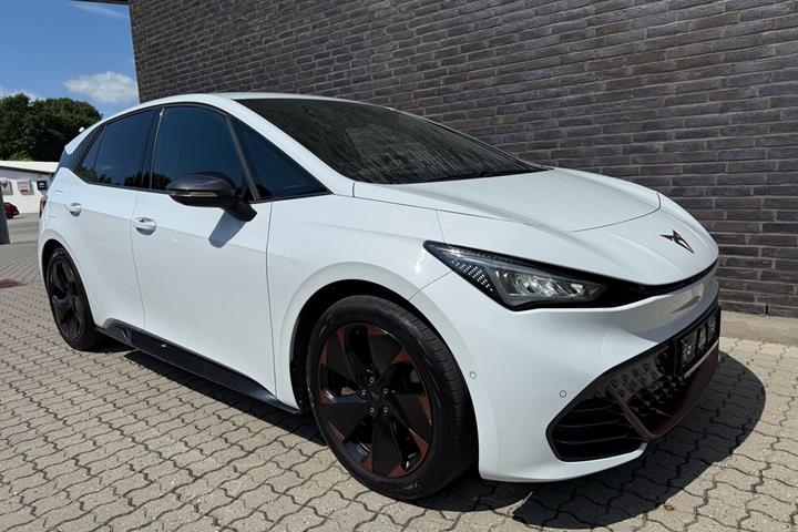Hvid Cupra Born fra 2023 set udefra