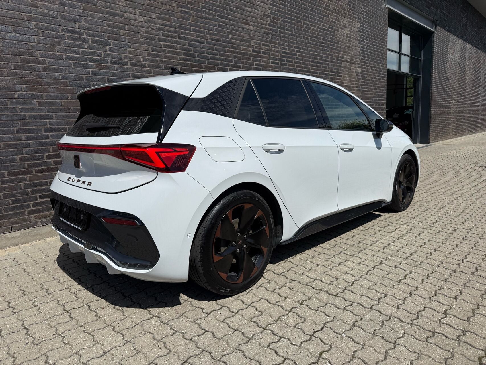 Hvid Cupra Born fra 2023