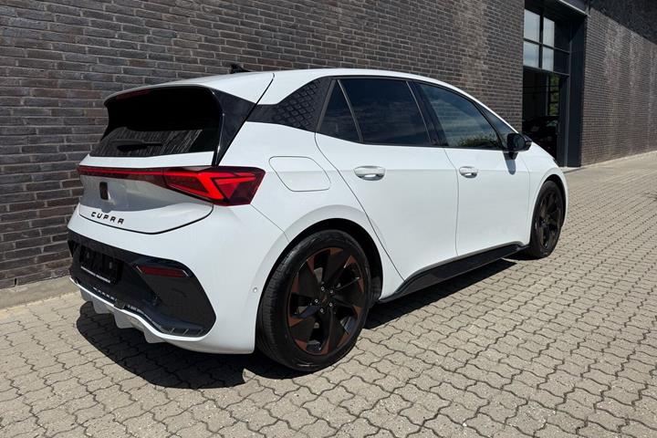 Hvid Cupra Born fra 2023