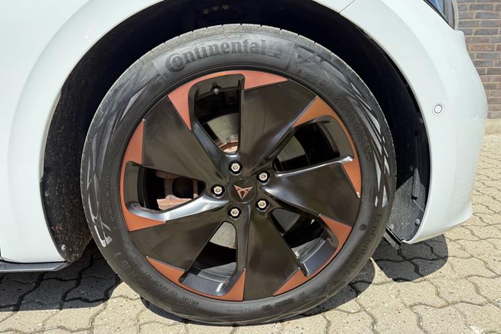 Hvid Cupra Born fra 2023