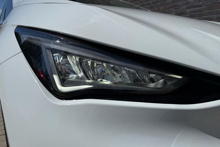 Hvid Cupra Born fra 2023
