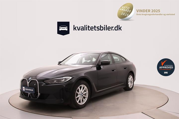 Sort BMW i4 fra 2023 set udefra