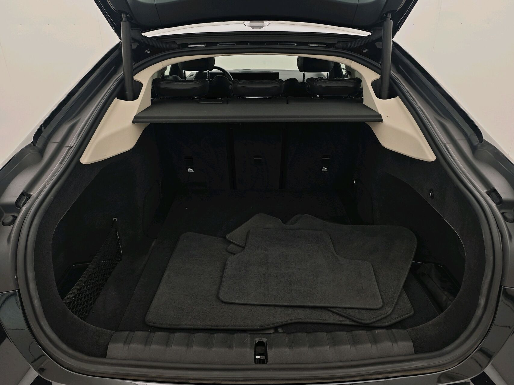 Sort BMW i4 fra 2023