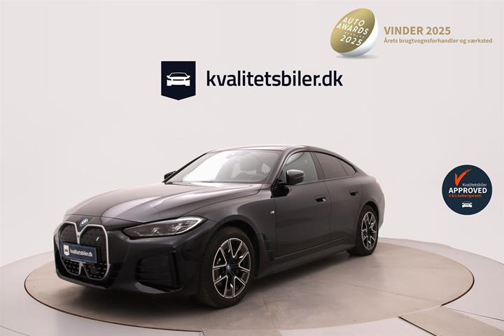 Sort BMW i4 fra 2023 set udefra