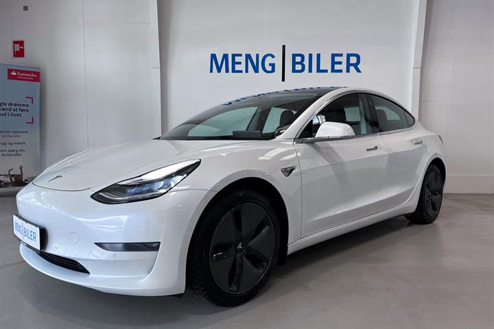 Hvid Tesla Model 3 fra 2020 set udefra