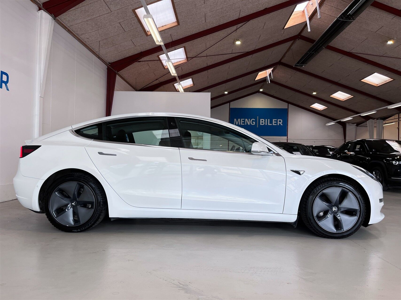 Hvid Tesla Model 3 fra 2020