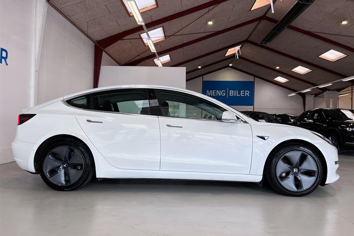 Hvid Tesla Model 3 fra 2020