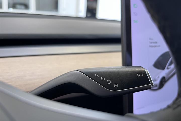 Hvid Tesla Model 3 fra 2020
