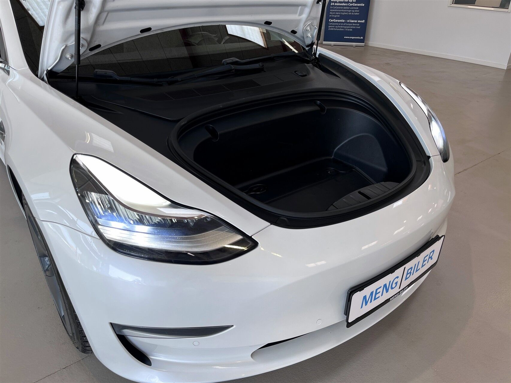 Hvid Tesla Model 3 fra 2020