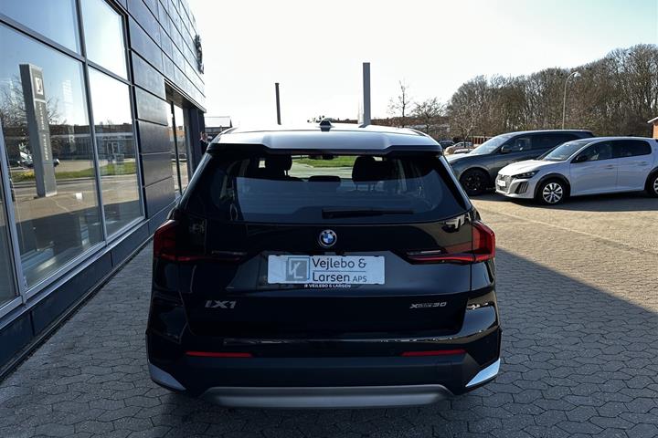Sort BMW iX1 fra 2023