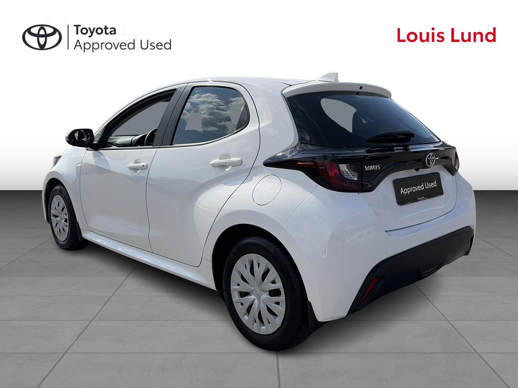 Hvid Toyota Yaris fra 2023