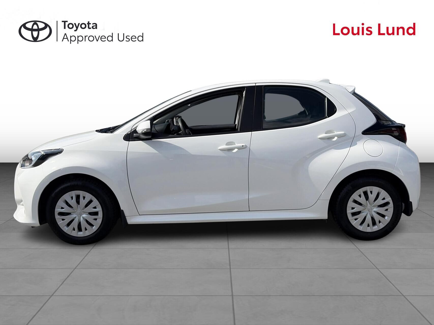 Hvid Toyota Yaris fra 2023