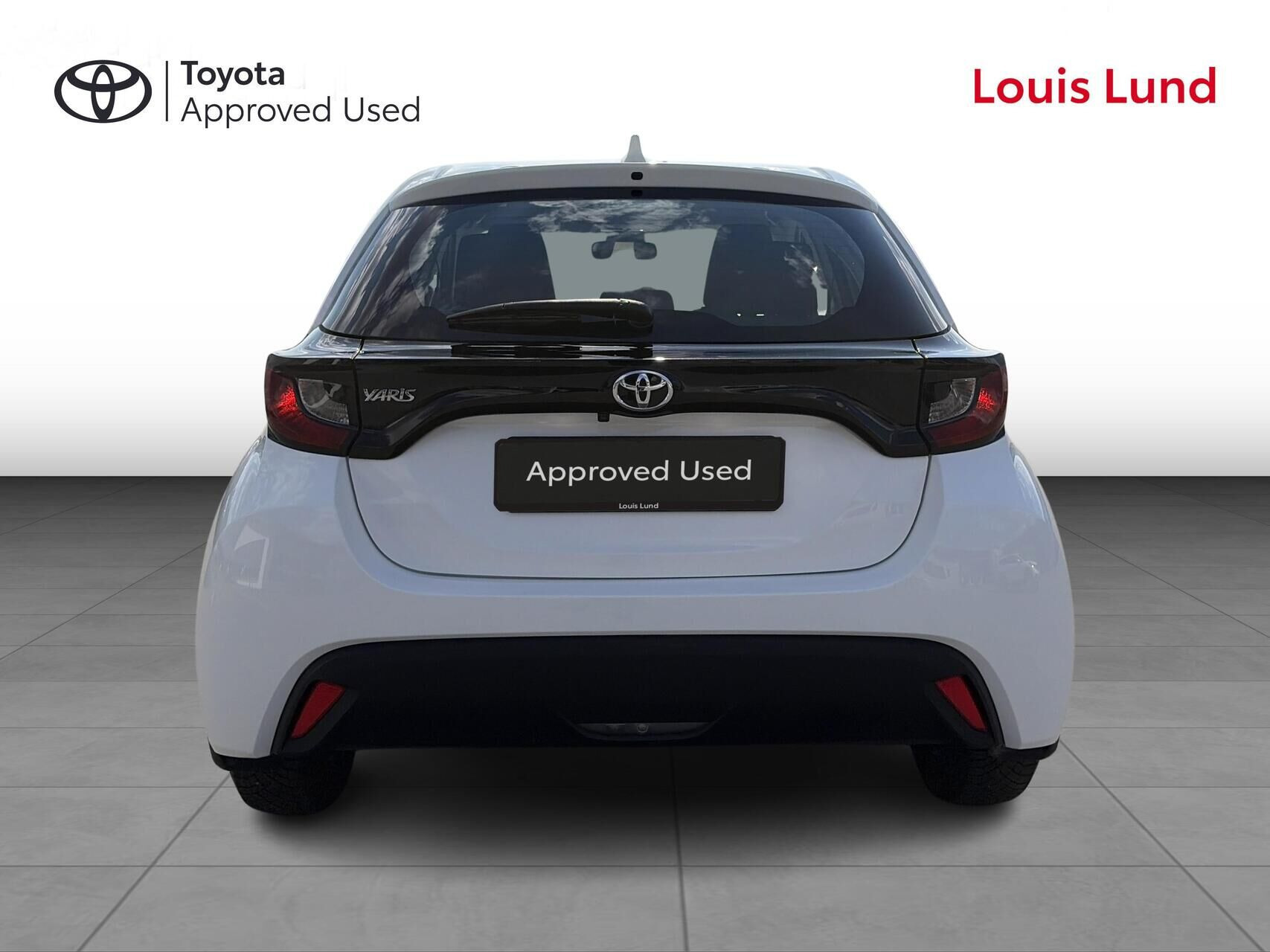 Hvid Toyota Yaris fra 2023