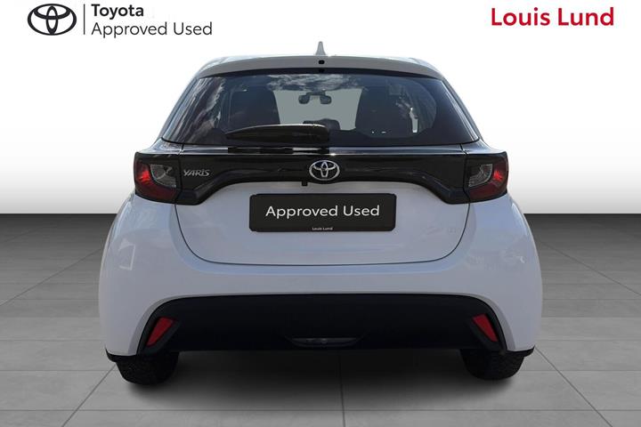 Hvid Toyota Yaris fra 2023