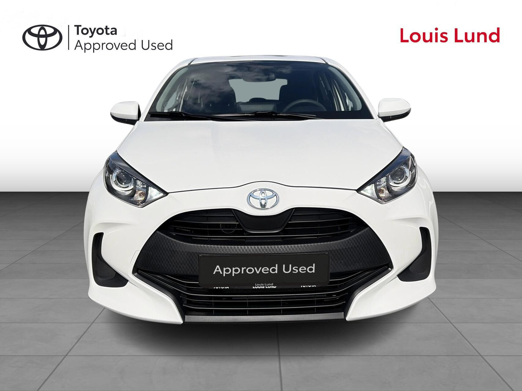 Hvid Toyota Yaris fra 2023
