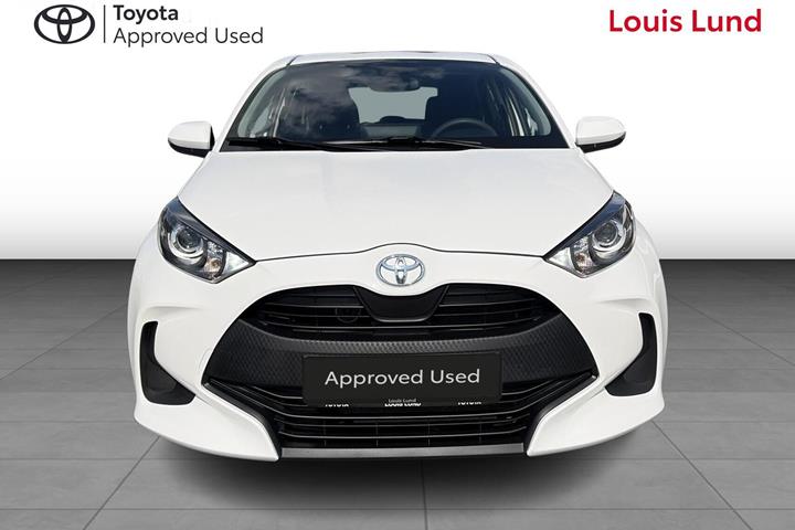Hvid Toyota Yaris fra 2023