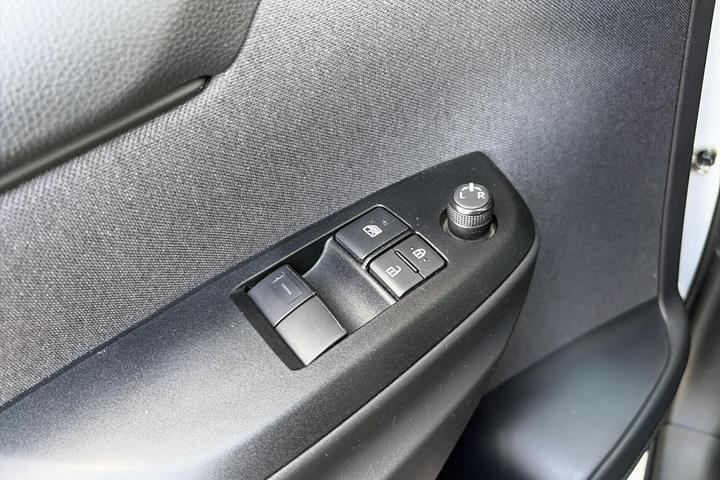 Hvid Toyota Yaris fra 2023