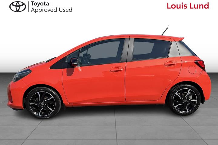 Orange Toyota Yaris fra 2017
