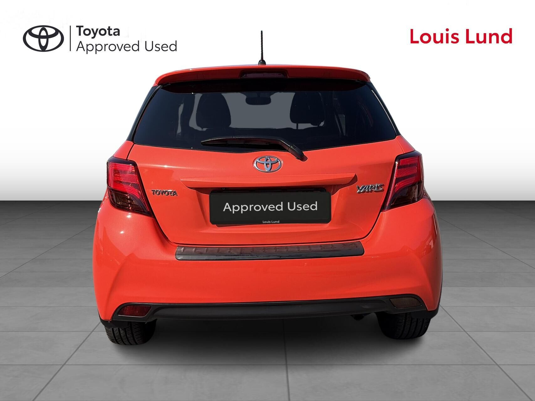 Orange Toyota Yaris fra 2017