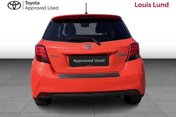 Orange Toyota Yaris fra 2017