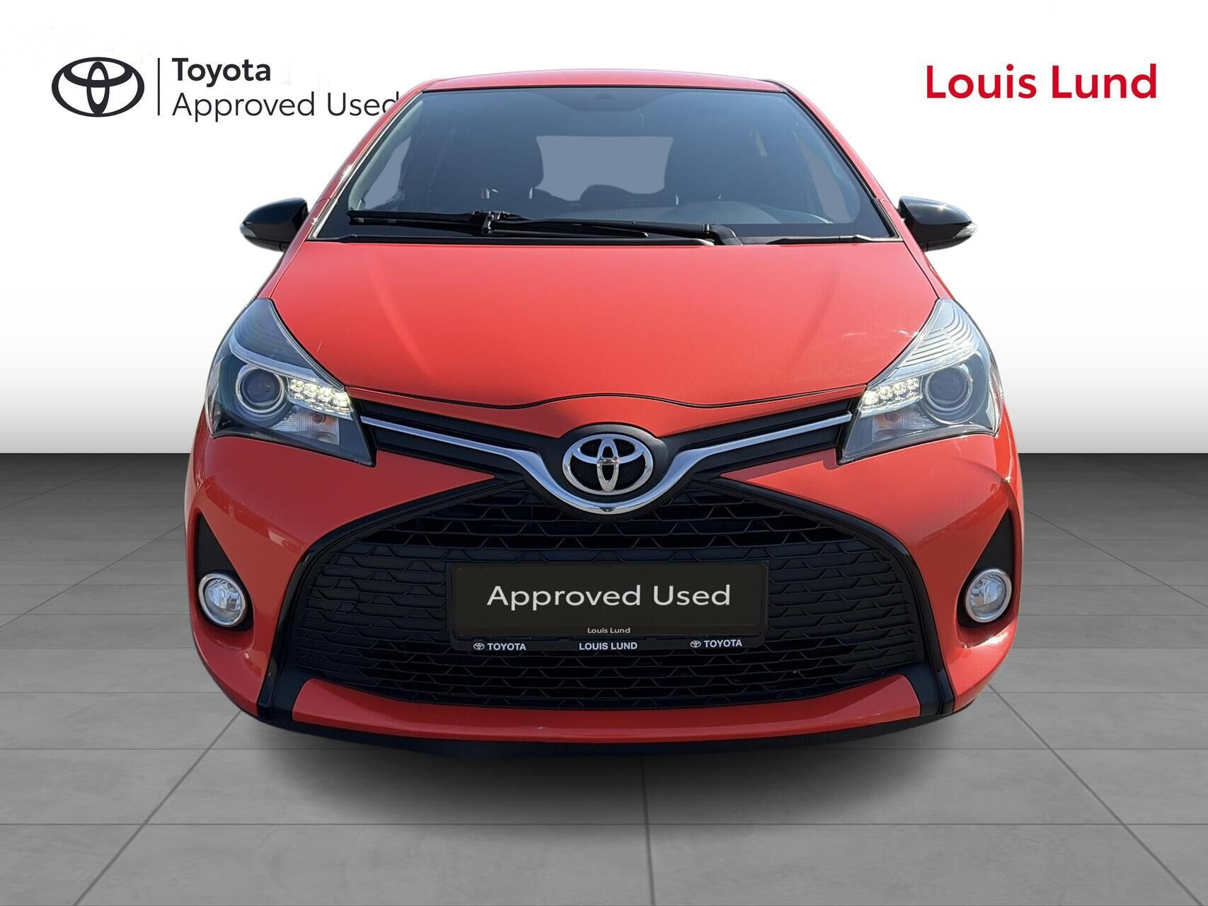 Orange Toyota Yaris fra 2017