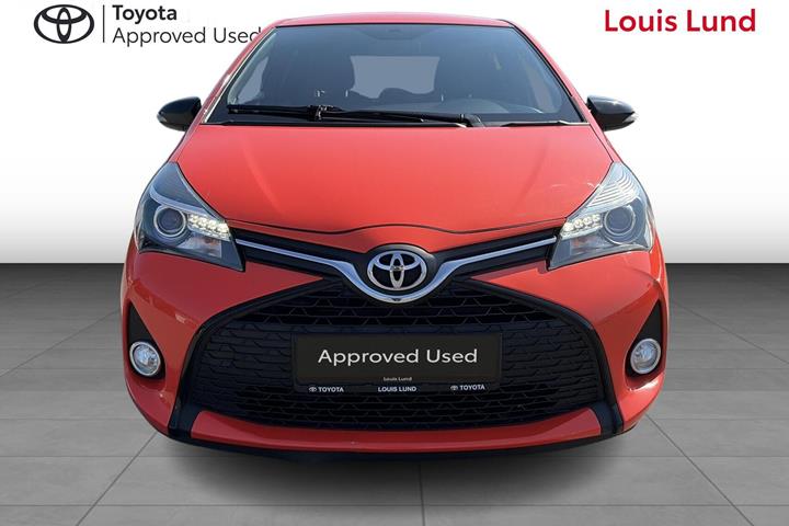 Orange Toyota Yaris fra 2017