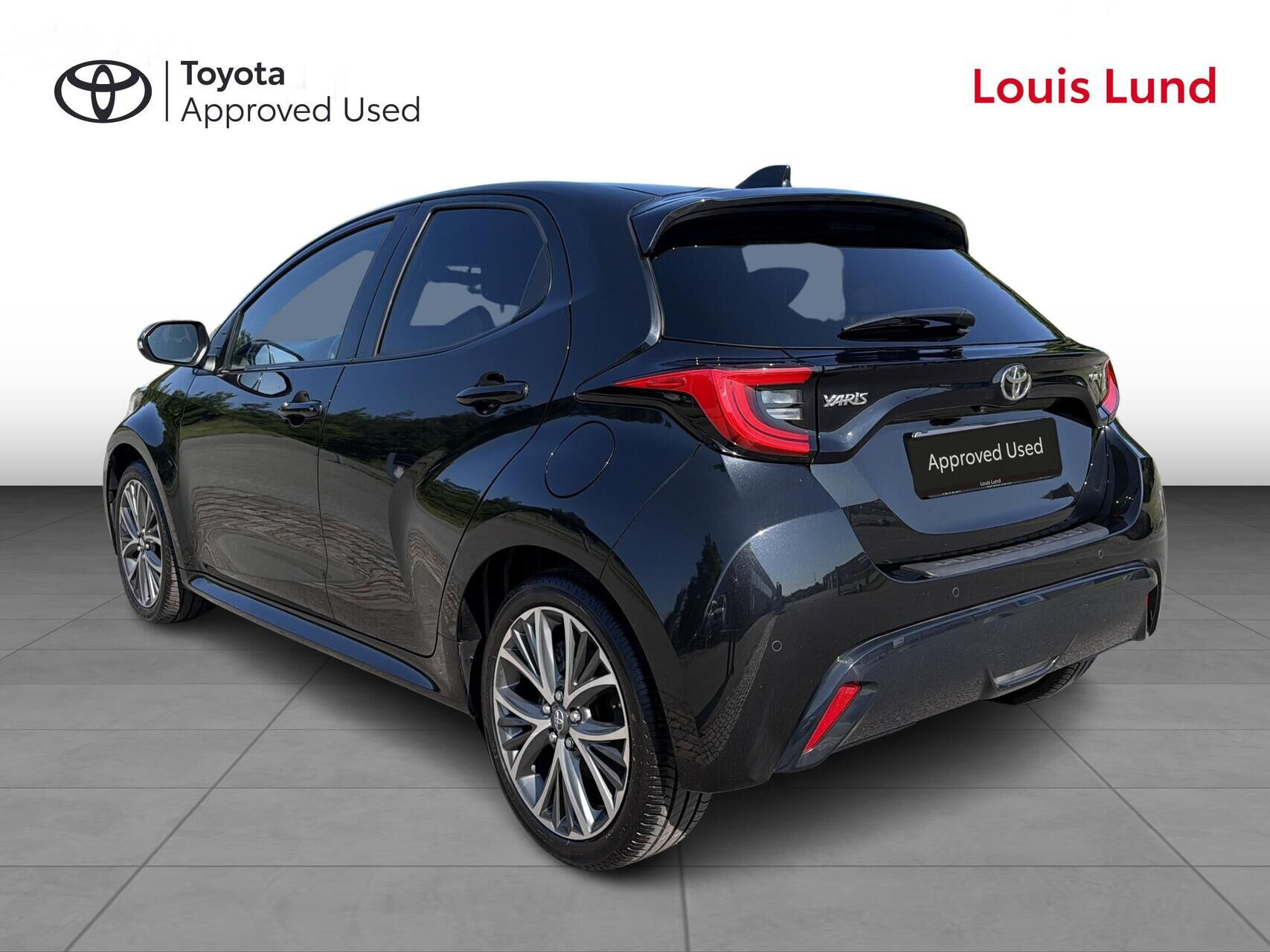 Sort Toyota Yaris fra 2024