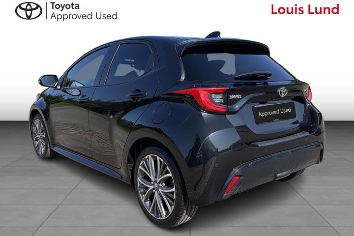 Sort Toyota Yaris fra 2024