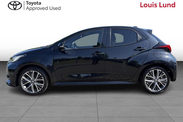 Sort Toyota Yaris fra 2024