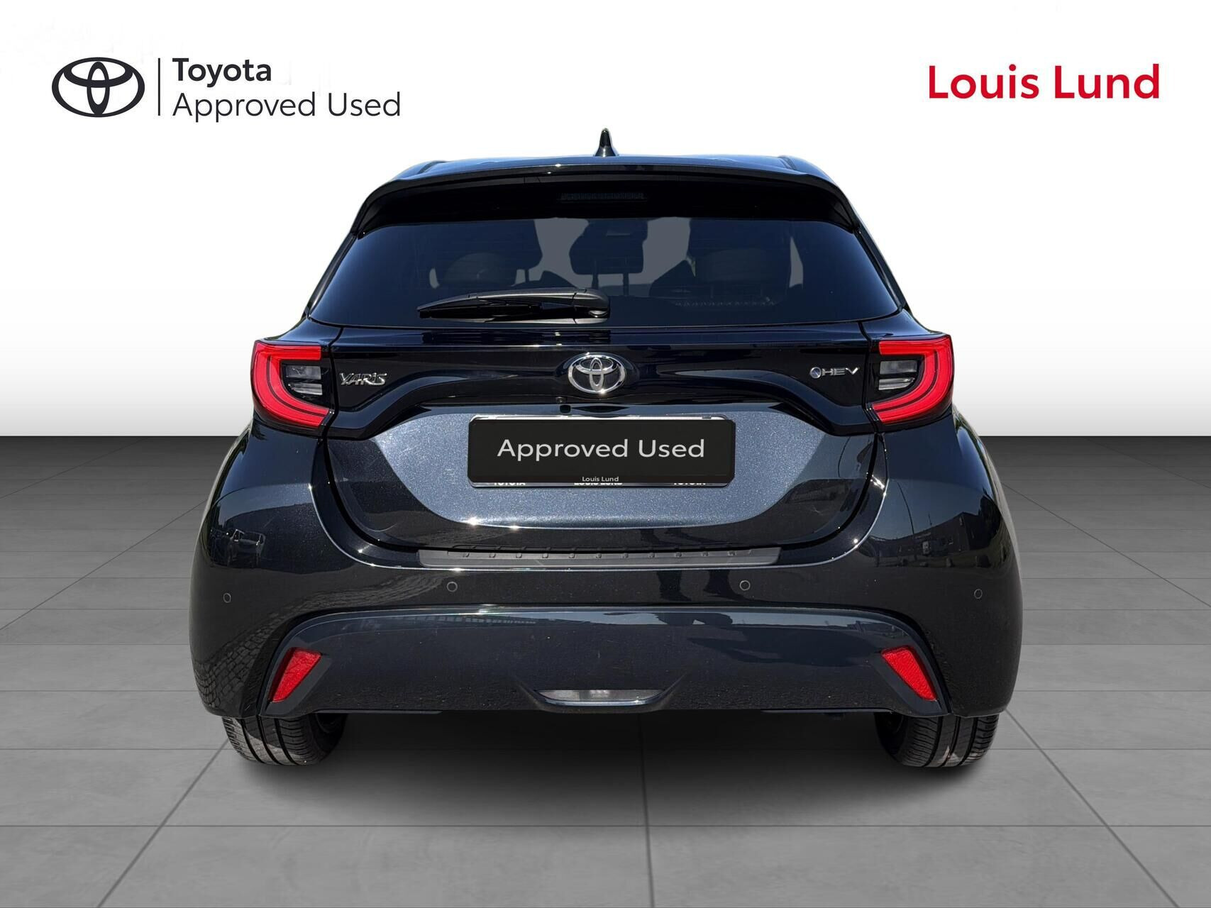 Sort Toyota Yaris fra 2024